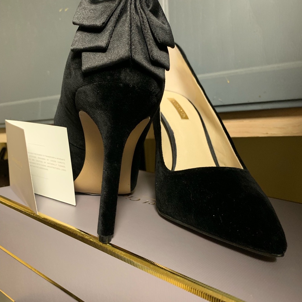 Velvet bow tie pumps